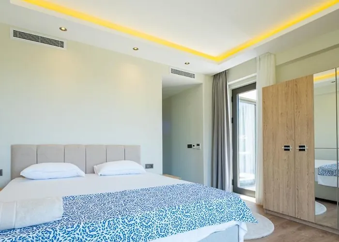 En Pier Private Pool Villa *